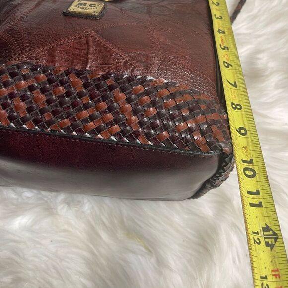 M.C. Brow synthetic Brown patchwork and braided shoulder/ crossbody bag. - Picture 11 of 13